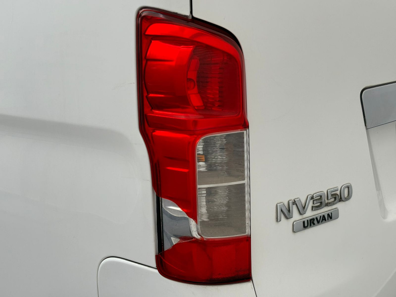 Nissan Urvan NV350 Pasajeros 4 pts. TM5, a/ac., VE, CD, 12 pas. 2016